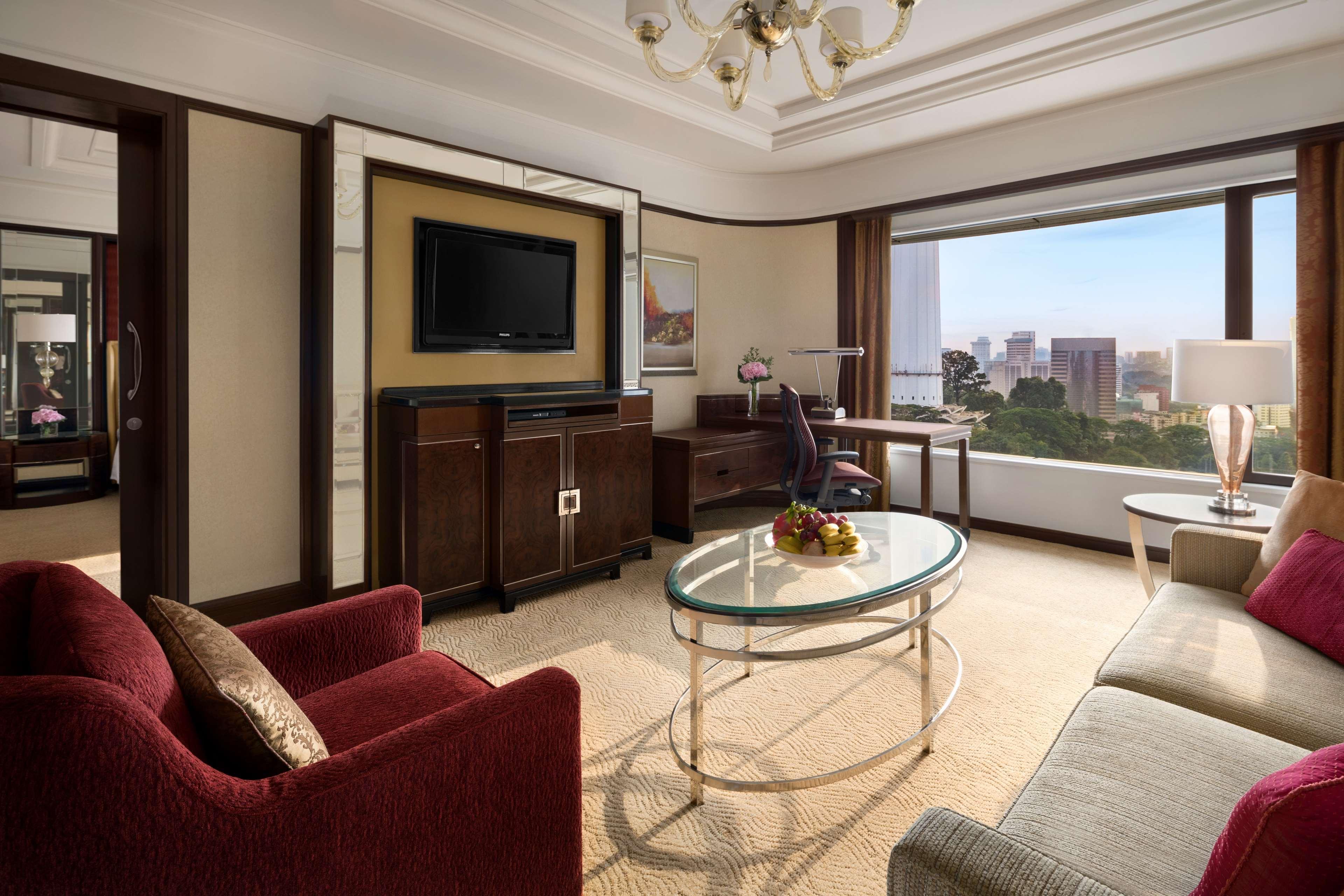 Shangri-La Kuala Lumpur Esterno foto A suite at the Mandarin Oriental, Beijing