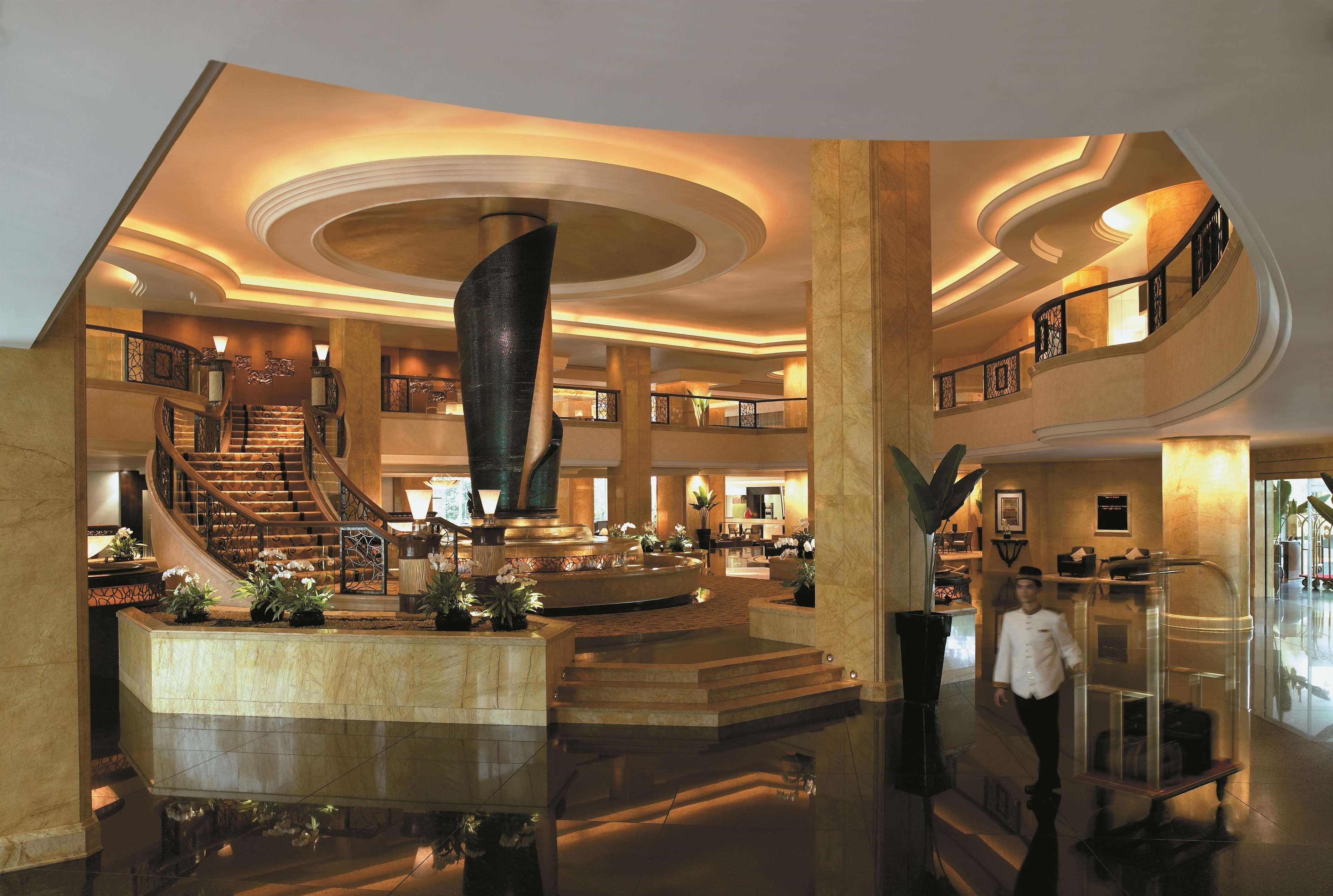 Shangri-La Kuala Lumpur Interno foto The lobby of the hotel